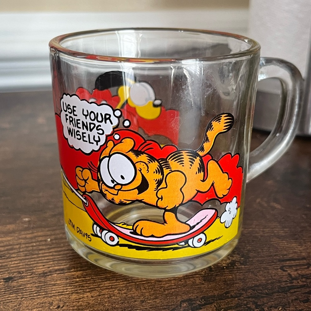 Fun Throwback Garfield and Odie Glass Mug 1978 McDonalds Novelty Cup